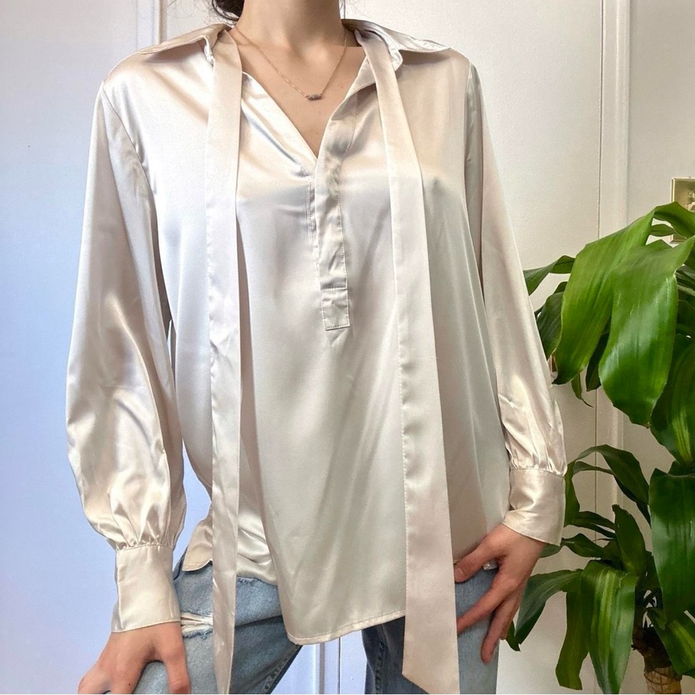 Banana Republic Silky Ivory Long Sleeve Blouse  🤍